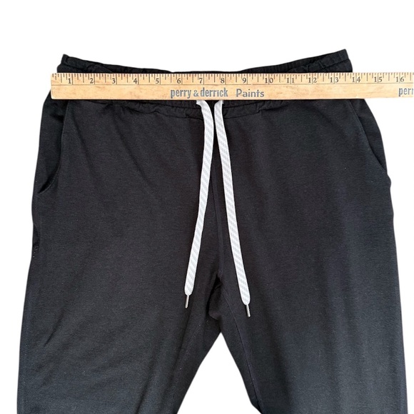 Vuori Women's DreamKnit Performance Joggers in Black size S - Picture 6 of 9